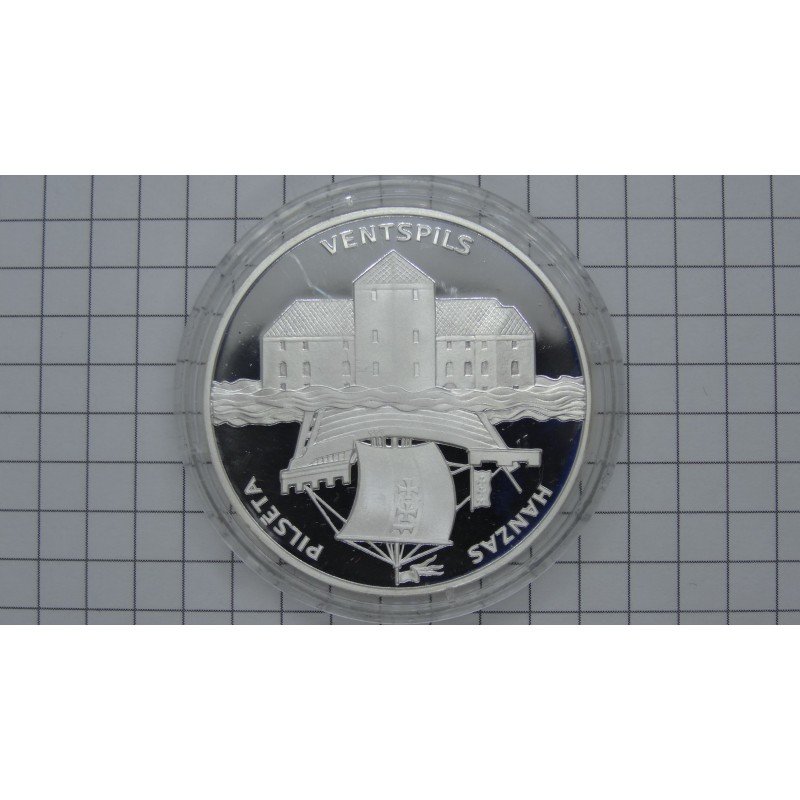 latvia-1-lats-2000